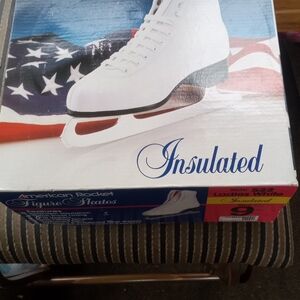 Ladies Size 9.   Never worn.